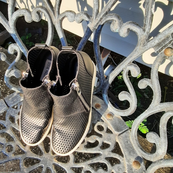 Steve Madden Black Holes Boots Sz - Picture 9 of 11